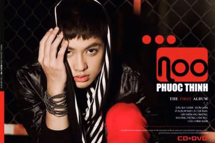 Tháng 12/2009, Noo Phước Thịnh tung album đầu tay mang tên "Ba chấm". Tiếp đó, anh ra mắt ca khúc "Mất em". Cuối năm 2010, nam ca sĩ cho ra đĩa đơn đầu tiên mang tên "Đổi thay". Năm 2011, đĩa đơn thứ 2 của Noo Phước Thịnh “Nỗi nhớ đầy vơi” ra đời. Ảnh: Nhạc của tui