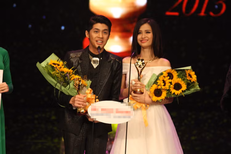 Sự nghiệp ca hát của Noo Phước Thịnh được khẳng định bằng nhiều giải thưởng. Năm 2013, anh giành chiến thắng ở hạng mục "Nam ca sĩ nhạc nhẹ" tại giải Mai Vàng. Từ đó đến nay, anh còn đoạt nhiều giải thưởng khác tại các giải: Zing Music Awards, Làn Sóng Xanh, HTV Awards…Ảnh: Người lao động