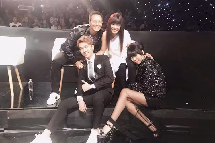 Phuong Thanh vui ve quay gameshow giua on ao voi Mr Dam