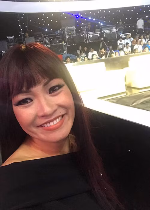 Giữa lùm xùm với Đàm Vĩnh Hưng, trên trang cá nhân, “chị Chanh” vừa chia sẻ loạt ảnh của mình trong những buổi quay đầu tiên của gameshow Tôi có thể. Ảnh: FBNV