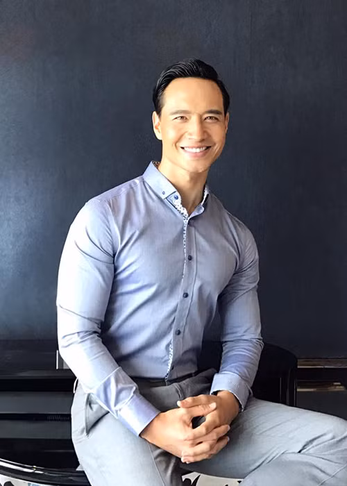 Mỗi lần xuất hiện, nam diễn viên phim “Hương ga” đều hút mọi ánh nhìn bởi vẻ ngoài nam tính, bảnh bao, lịch lãm. Ảnh: FBNV