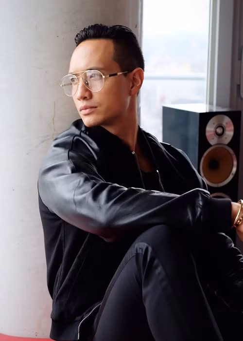 Kim Lý sinh ra và lớn lên tại Thụy Điển. Anh là con duy nhất trong gia đình. Bố Kim Lý vốn là người Việt còn mẹ là người Thụy Điển. Ảnh: FBNV