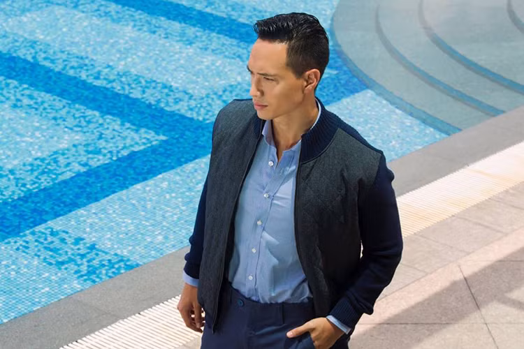 Với lợi thế về ngoại hình, ngoài đóng phim, Kim Lý còn là gương mặt đại diện của nhiều nhãn hàng thời trang nam. Ảnh: FBNV