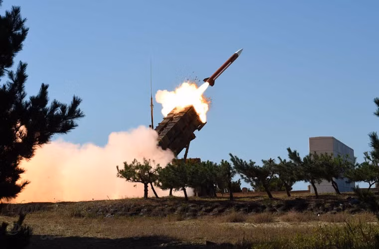 Theo doi Han Quoc ban loat vu khi phong khong