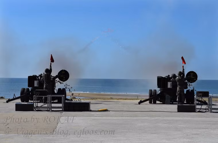 Tổ hợp pháo phòng không tầm thấp kéo xe KM167A3 Vulcan được trang bị pháo 6 nòng cỡ 20mm do hãng S&amp;T Dynamics chế tạo với số lượng hơn 1.000 khẩu cho Quân đội Hàn Quốc giai đoạn 1970-1980.