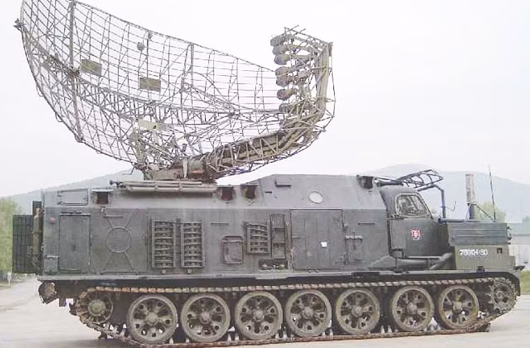 Trên xe chiến đấu 9A33 được tính hợp radar dẫn bắn riêng, nhưng nếu cần tăng tầm phát hiện mục tiêu thì trong thành phần hệ thống có thể kết hợp với xe bám bắt, theo dõi mục tiêu P-40/1S12.