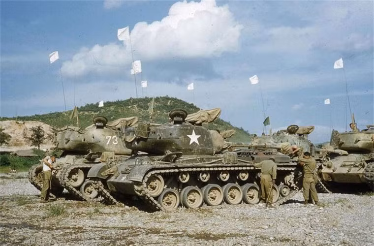 Khoảng 200 xe tăng M46 Patton đã được triển khai từ cuối năm 1950 tại bán đảo Triều Tiên nhằm hỗ trợ Quân đội Hàn Quốc đối phó với các cỗ tăng T-34-85 Quân đội CHDCND Triều Tiên.