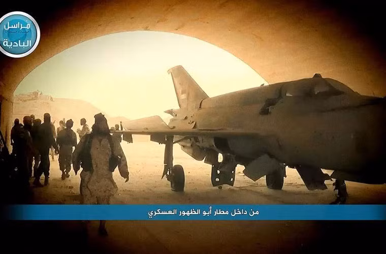 Một chiếc MiG-21bis được tìm thấy trong hangar.