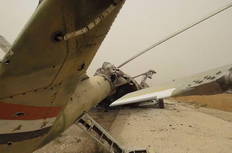 Một chiếc Mi-8 bị trúng tên lửa chống tăng hoặc hỏa lực đạn cối khiến máy bay bị hư hỏng hoàn toàn, không thể sửa chữa.