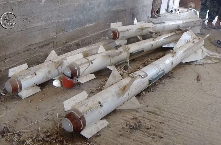 Còn đây là đạn đối không tầm ngắn R-60 trang bị cho cả MiG-23 và MiG-21.