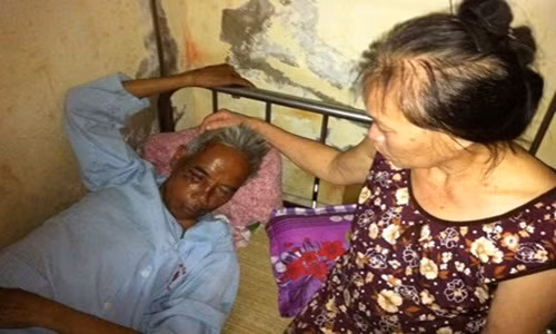 Truy tim hai co gai dam cu ong roi cho ra nghia trang