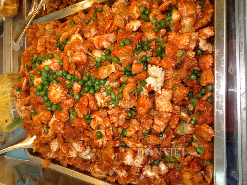 Món ghẹ chiên giòn thơm bùi, giòn tan chấm mắm tỏi ớt là món nhậu tuyệt đỉnh không nên bỏ lỡ. Ảnh: Dân việt.