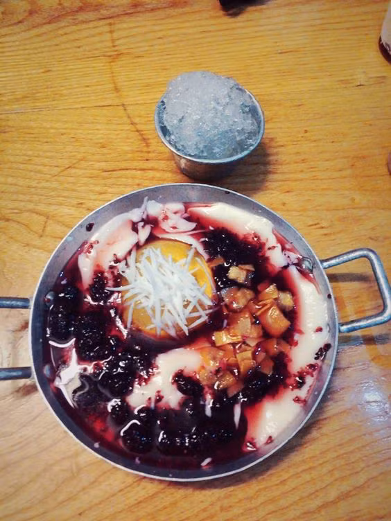 Tào phớ dâu tằm: Đây là món ăn giải nhiệt mới xuất hiện trong mùa hè 2017. Ảnh: Mongngonmoingay.