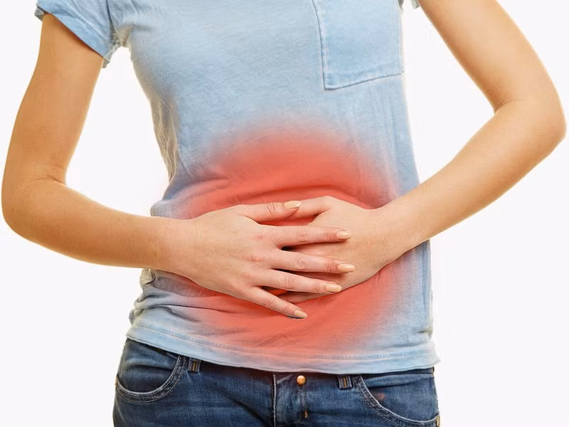 Nhiễm khuẩn đường ruột: Vi khuẩn E.coli kí sinh ở đường ruột của động vật có thể đi vào thịt và gây bệnh khi thịt không được nấu chín. Nhiễm khuẩn gây tiêu chảy, ảnh hưởng tới hệ tiêu hóa. Nặng hơn có thể ảnh hưởng đến tính mạng. Ảnh: Sống khỏe 24h.