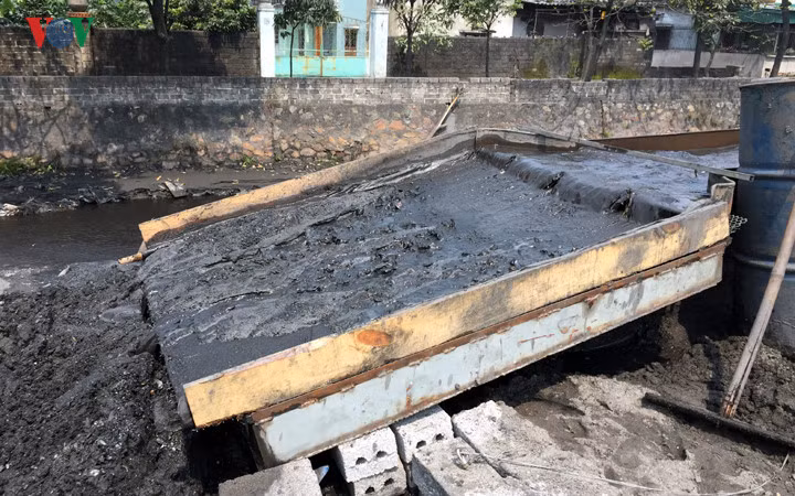 Than cám lắng đọng tại bề lắng.