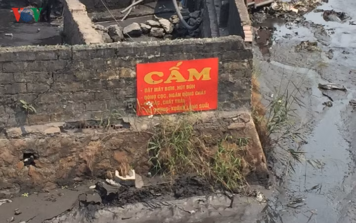 Địa phương đã có biển cấm chặn dòng nếu người dân cùng cây, lưới cản trở dòng chảy. Tuy nhiên, hoạt động này cần được quản lý, nếu không sẽ gây tác động không nhỏ đến môi trường cũng như trật tự xã hội./.