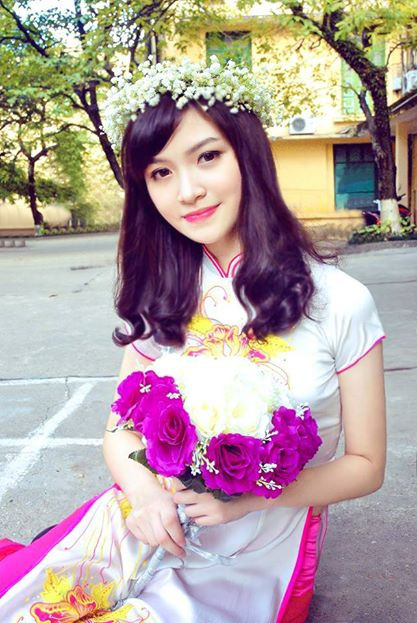 Bất ngờ nổi tiếng với bức ảnh đời thường nhưng rất đáng yêu, Thu Huyền được rất nhiều bạn bè, cư dân mạng hỏi thăm trong vài ngày vừa qua. Trang cá nhân của cô bạn những ngày này luôn đông đúc, đầy ắp những dòng status, lời trêu đùa, chúc mừng của bạn bè. 