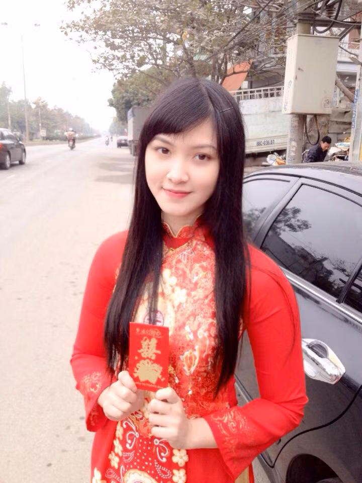  Xem những bức ảnh trên trang cá nhân của Thu Huyền, có thể thấy cô bạn là một nữ sinh rất trẻ trung, khuôn mặt có nhiều nét đáng yêu và luôn giữ một phong cách, hình ảnh bản thân khá giản dị. 