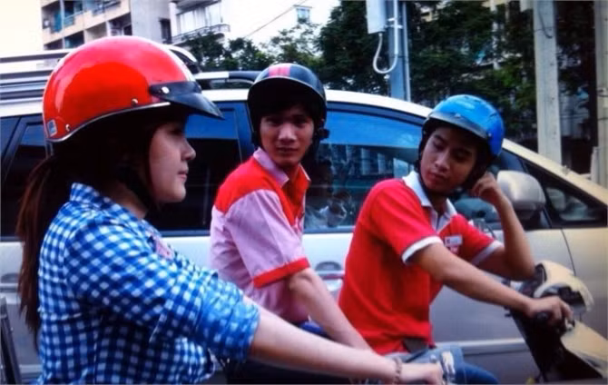 Ba Tung bat ngo doi nghe di ban cho?-Hinh-3