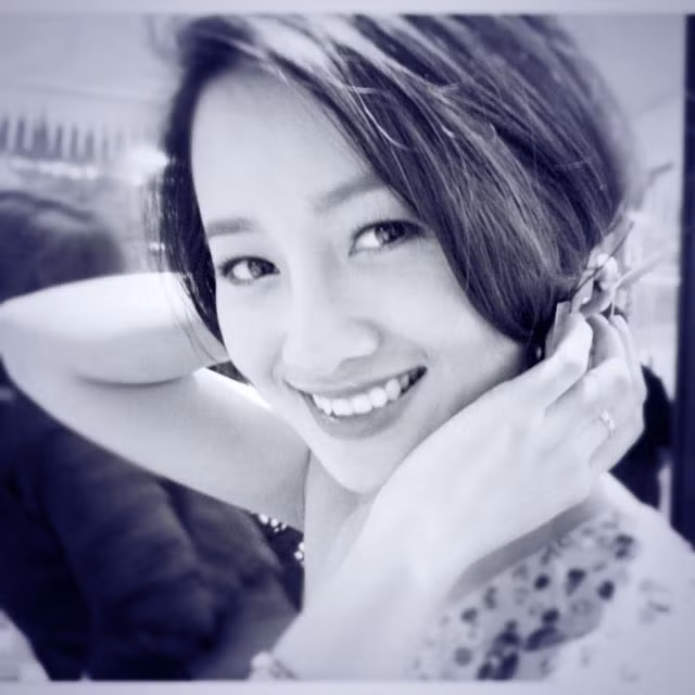 Trong công việc, Quỳnh Chi luôn đề cao sự điềm đạm, chỉnh tề. Cô gái trẻ cho rằng những yếu tố này cũng rất cần thiết trong nhiều công việc khác. 