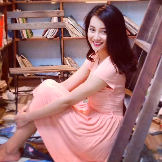  Tuy nhiên, sau khi đó vụ việc đi đến kết luận, Quỳnh Chi không phải là nữ phóng viên trong bức ảnh đó. 