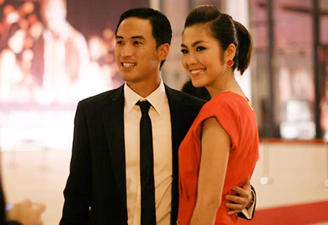 Chuyện tình của Hà Tăng và Louis Nguyễn chính thức được công khai vào năm 2009 sau nhiều đồn đoán từ người hâm mộ. Tối 6/10/2009, nữ diễn viên và Louis Nguyễn tay trong tay xuất hiện trong buổi hòa nhạc được tổ chức tại Trung tâm Hội nghị Quốc gia. Trong nhiều năm hoạt động nghệ thuật, đó là lần đầu tiên mỹ nhân họ Tăng công khai tình tứ bên cạnh một người đàn ông. Trong khán phòng, cô cũng thoải mái cười nói và thể hiện sự thân thiết với chàng trai này.