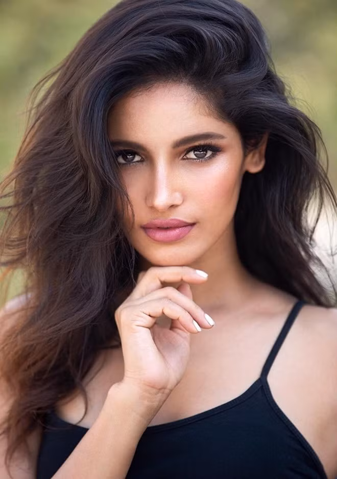 Nhan sắc cô gái Ấn Độ là đối thủ của Hoàng Thùy ở Miss Universe - Hình 3 Nhan sac co gai An Do la doi thu cua Hoang Thuy o Miss Universe-Hinh-3