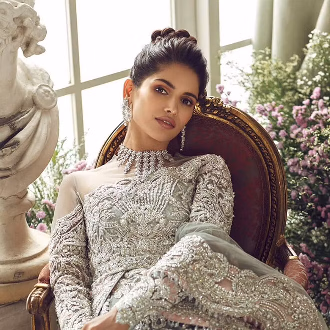 Nhan sắc cô gái Ấn Độ là đối thủ của Hoàng Thùy ở Miss Universe - Hình 5 Nhan sac co gai An Do la doi thu cua Hoang Thuy o Miss Universe-Hinh-5