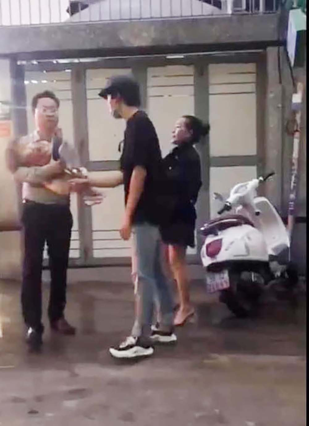 Vu to cuop tre em o Sai Gon, kham xet can nha va truc xuat nguoi la-Hinh-4