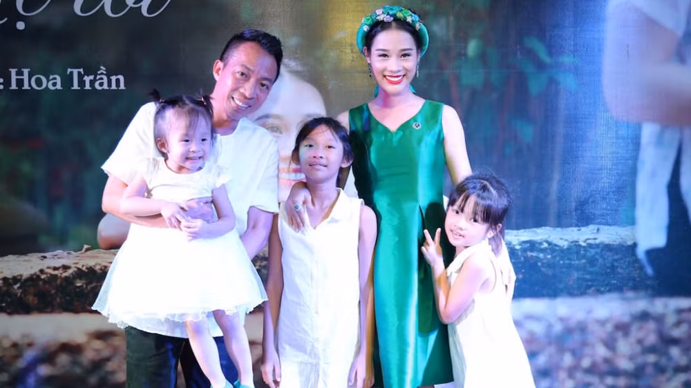 Kham pha co ngoi rong gan 2000m2 co dien tho Mau cua ca si Viet Hoan-Hinh-2