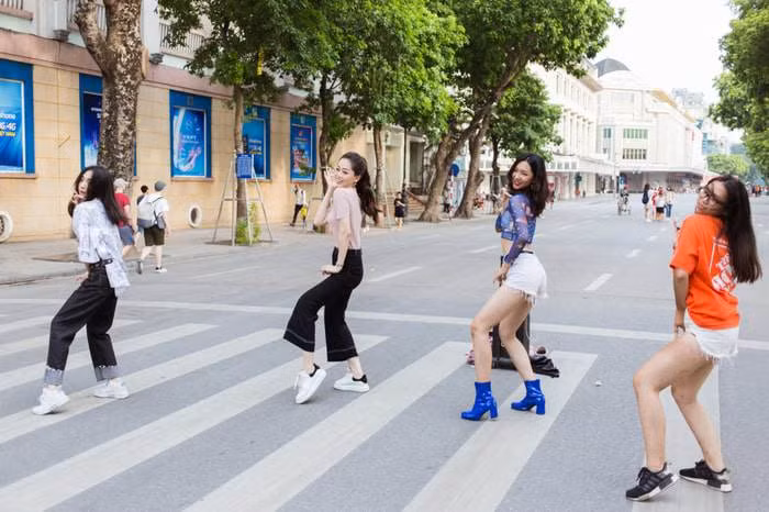 A hau Phuong Nga khoe body nong bong voi bikini dot mat fans-Hinh-10