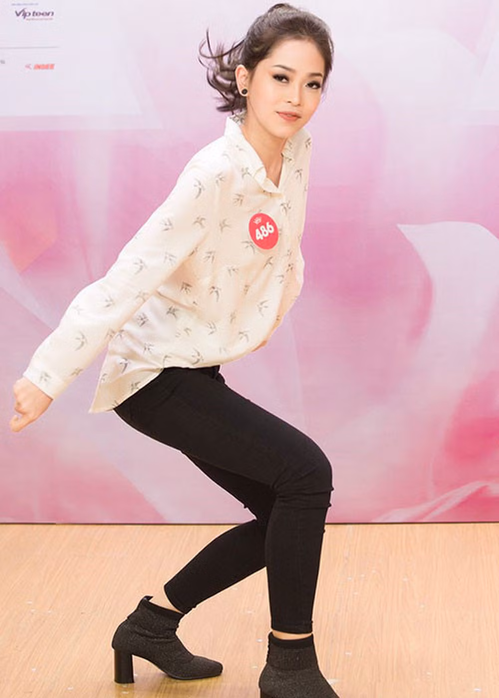 A hau Phuong Nga khoe body nong bong voi bikini dot mat fans-Hinh-9