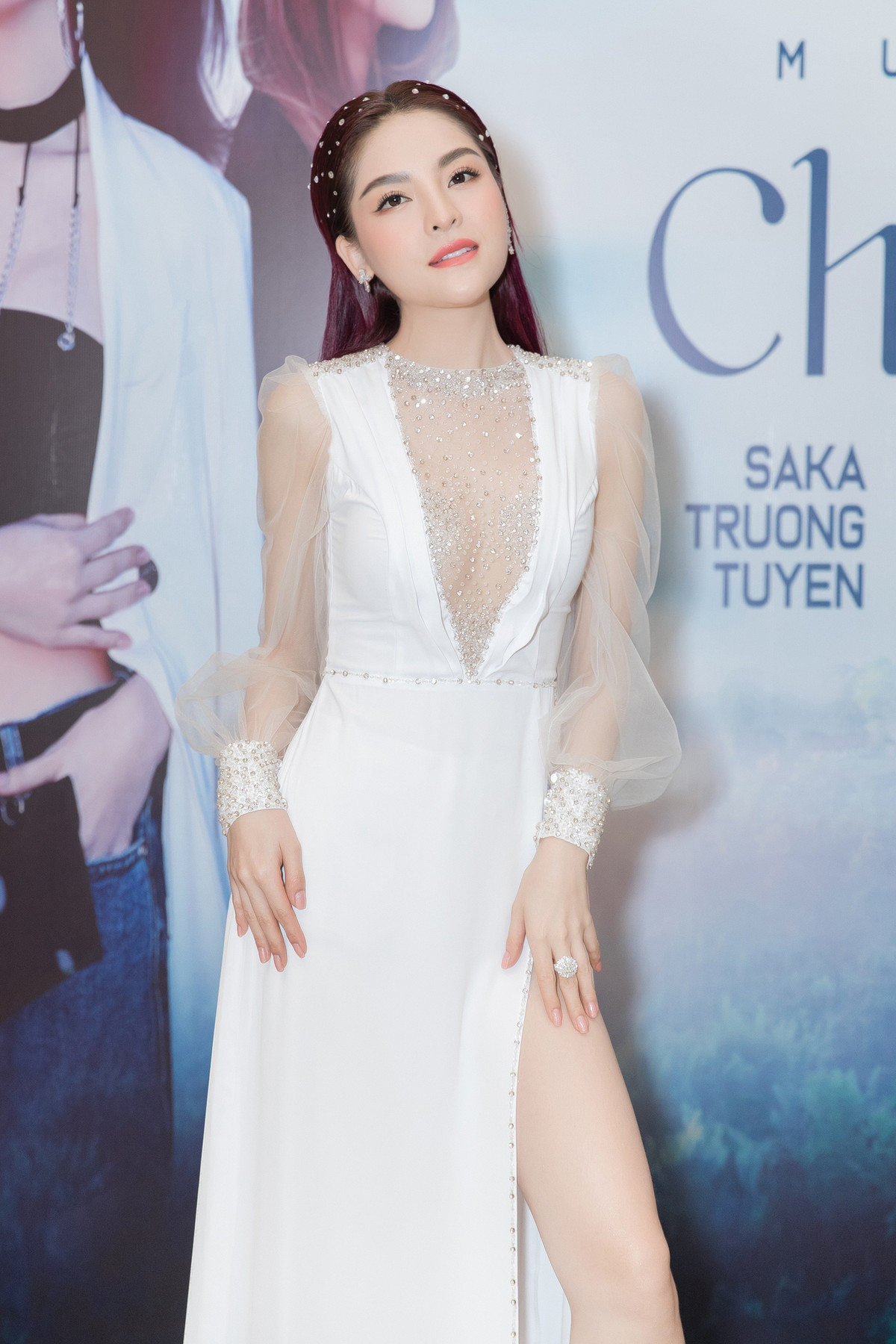 NSUT Kim Tieu Long de dau troc loc den chuc mung chau gai