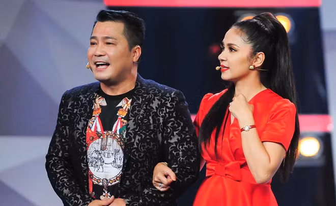 Viet Trinh dang anh chup voi Ly Hung gan 30 nam truoc-Hinh-2