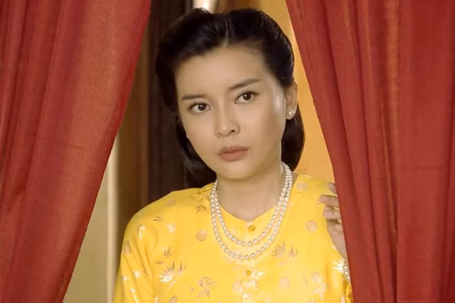 Trong phim, Cao Thái Hà vào vai mợ Hai mưu mô, đầy toan tính. Cô coi thường chồng nhưng vẫn cố gắng chung sống vì hy vọng được thừa kế sản nghiệp nhà bà Hội. Không thật sự xuất sắc như các đồng nghiệp nhưng diễn xuất của cô cũng có sự tiến bộ so với trước đây.