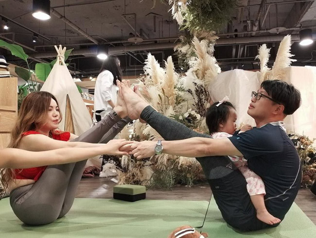 Cho con an tren tau, me tre 