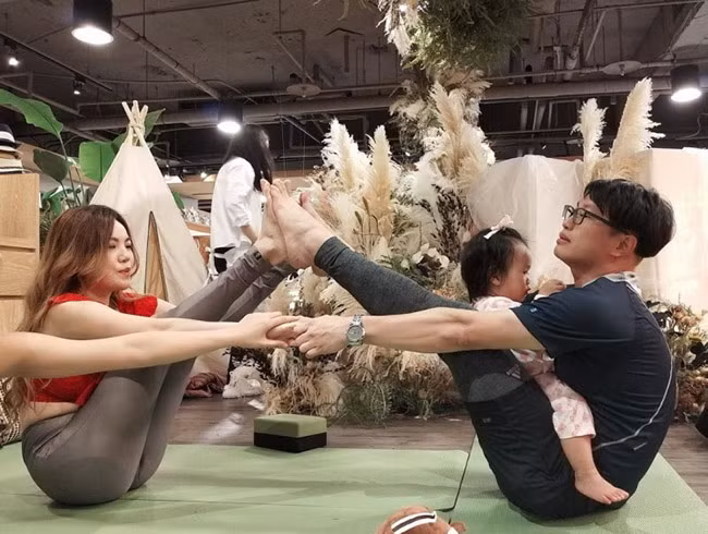 Cho con an tren tau, me tre 