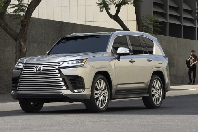 Ngoài ra, hãng xe Nhật Bản Toyota từng tuyên bố, từ giờ đến năm 2030, các mẫu xe của hãng như Hilux, Fortuner, Land Cruiser Prado, Hiace, Coaster (xe buýt) sẽ có thể bổ sung thêm phiên bản hybrid hoặc điện.