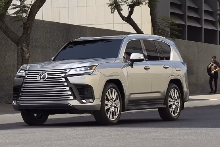 Ngoài ra, hãng xe Nhật Bản Toyota từng tuyên bố, từ giờ đến năm 2030, các mẫu xe của hãng như Hilux, Fortuner, Land Cruiser Prado, Hiace, Coaster (xe buýt) sẽ có thể bổ sung thêm phiên bản hybrid hoặc điện.