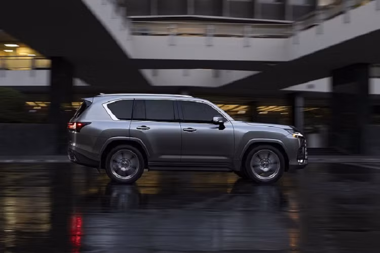 Trước đó, một số trang tin cũng từng chia sẻ về việc Toyota sẽ bổ sung thêm phiên bản hybrid cho bán tải Hilux vào năm 2025. Tuy nhiên, mức nhiên liệu tiêu thụ sẽ giảm không đáng kể.