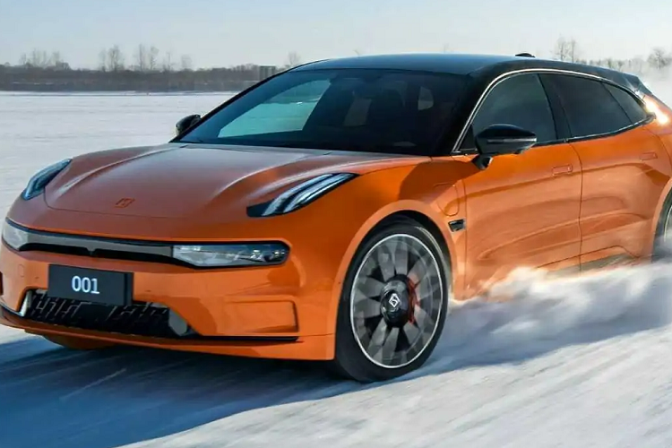 Sẽ chỉ có 1.000 chiếc Zeekr 001 bản cao nhất được bán ra, vì thế có thể xem đây là phiên bản đặc biệt, nếu không có duyên nằm trong danh sách 1.000 khách hoặc cho rằng giá cao và quãng đường trên 1.000 km cho 1 lần sạc là ảo, bạn có thể chọn xe Zeekr 001 2023 có sẵn với các loại pin 86 kWh và 100 kWh cung cấp quãng đường 546 km và 741 km trên một lần sạc.