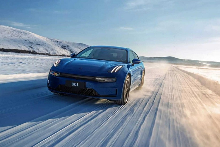 Được biết, để có quãng đường di chuyển ấn tượng 1.032 km sau 1 lần sạc, tập đoàn Geely đã trang bị cho phiên bản cao cấp nhất của Zeekr 001 2023 bộ pin hiệu suất cao 140 kWh từ Công ty TNHH Công nghệ Amperex Trung Quốc (CATL), cũng là đơn vị cung cấp các bộ pin cho hãng xe Tesla.