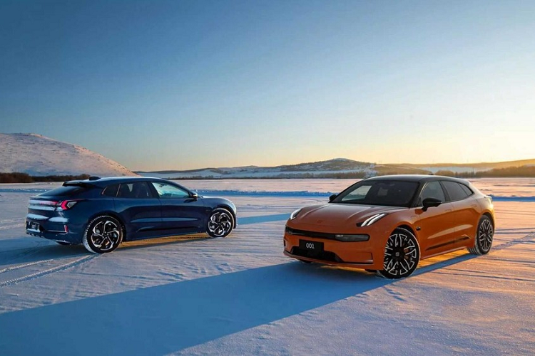 Trong khi nhiều đối thủ đang phân vân có nên đẩy phạm vi hoạt động của xe điện lên cao hơn hay không thì tập đoàn Geely đã mạnh dạn làm điều đó trên phiên bản cập nhập mới nhất của xe điện Zeekr 001 2023 nâng cấp khiến nhiều khách hàng thích thú và sẽ làm giảm nỗi lo về quãng đường di chuyển của xe EV chưa đủ hấp dẫn với họ.