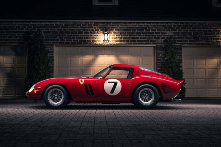 Mức giá xe Ferrari 250 GTO 1962 đạt được trong phiên đấu giá ngày 13/11 chỉ kém chiếc Mercedes 300 SLR Uhlenhaut Coupe, được bán năm 2022 với giá 144 triệu USD (3.497 tỷ đồng).