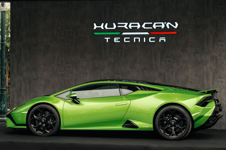 Giống như “người anh em” STO, Lamborghini Huracan Tecnica tại Việt Nam sử dụng động cơ 5.2L cho công suất 640 CV, sản sinh mô-men xoắn 565 Nm tại vòng tua 6,500 vòng/phút, tạo nên cảm giác phấn khích và vô cùng thoải mái trên những cung đường hàng ngày, nhưng vẫn đảm bảo độ phản hồi ga với sức mạnh ấn tượng khi cần thiết.