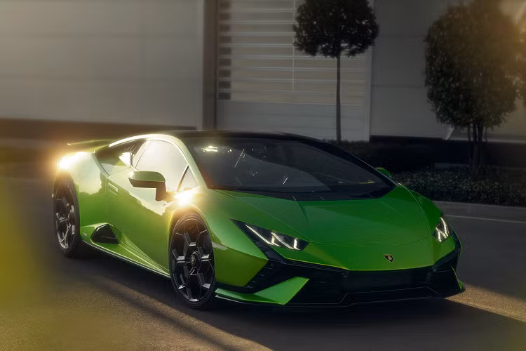 Những tính năng thú vị theo ý thích cũng sẽ được lắp đặt trên bản điều khiển trung tâm theo nhu cầu khách hàng, như chức năng LDVI hiển thị thời gian thực, các chức năng kết nối bao gồm Apple CarPlay, Android Auto và Amazon Alexa.