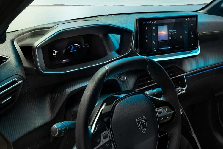 Ngoài ra, xe còn có 2 loại động cơ mild hybrid với máy xăng như trên, tạo ra công suất tối đa 100 mã lực hoặc 136 mã lực. Hai động cơ mild hybrid sẽ đồng hành cùng hộp số tự động ly hợp kép 6 cấp.