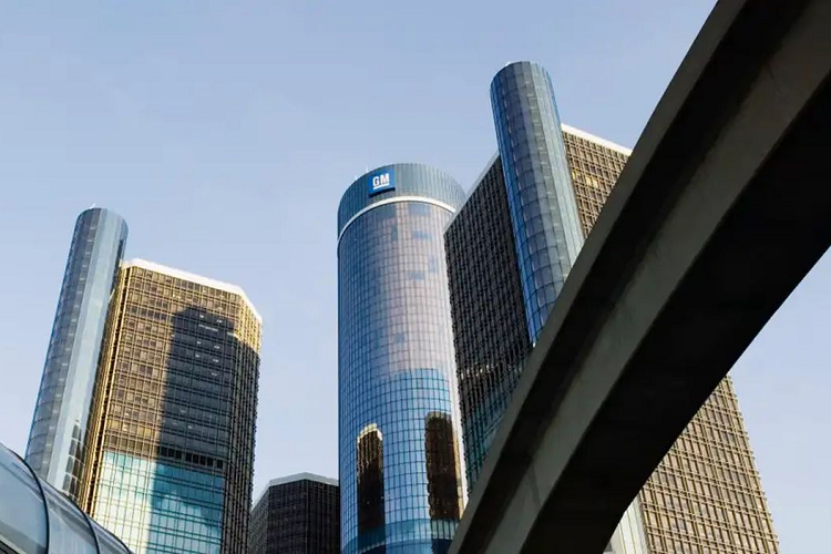 Vào năm 2021, Microsoft hợp tác với General Motors để cải thiện công nghệ tự lái. Giờ đây, General Motors hy vọng mối quan hệ hợp tác đó có thể giúp ChatGPT trở thành trợ lý trên ôtô.