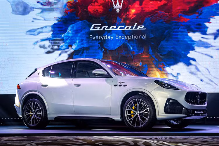 Ngoài Porsche Macan ra, Maserati Grecale tại Việt Nam cũng có một số đối thủ khác ít nổi bật hơn như Jaguar E-Pace và Range Rover Evoque.