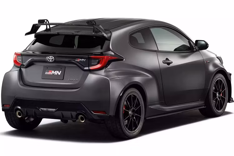 Động cơ Toyota GRMN Yaris cũng được thay mới bằng động cơ 1.6L 3 xi lanh tăng áp, cho công suất tối đa 268 mã lực và mô-men xoắn 390 Nm. Hộp số là loại số sàn 6 cấp với tỷ số truyền giữa các bước số gần hơn, đi kèm với bộ vi sai hạn chế trượt cơ khí cả trước và sau.